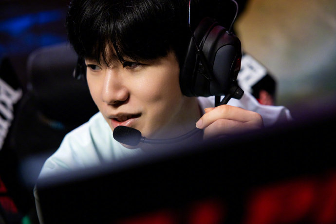 次采访中的 次采访中的